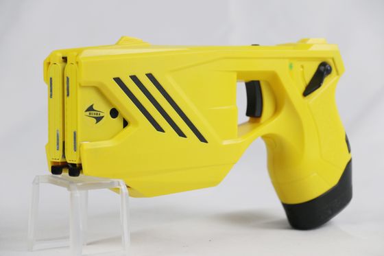 Beli Dual Cartridges IP57 Waterproof Stun Gun dengan Tegangan Keluar 55±5KV untuk Penegakan Hukum Taktis pembuatan online
