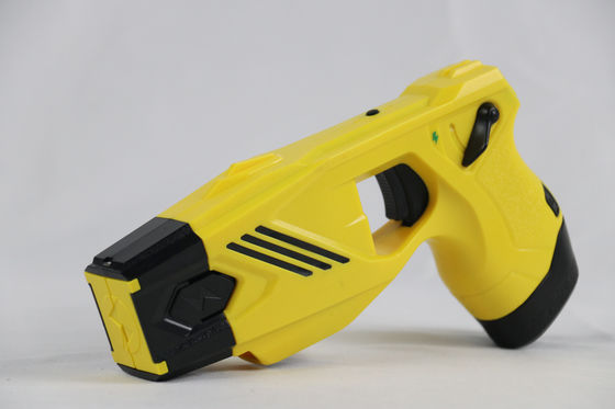 Beli Single Shot Stun Gun dengan 55KV Output Voltage IP57 Waterproof dan 7 Meter Range untuk Penegakan Hukum pembuatan online