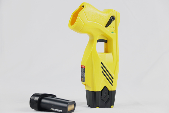 Satu tembakan Non-Lethal Stun Gun Kuning Dirancang Untuk Menghentikan Kekerasan Dan Kegiatan Ilegal