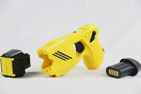 Stun Gun Listrik IP57 Tahan Air dengan Tegangan Output 55KV dan Baterai Isi Ulang untuk Penegakan Hukum